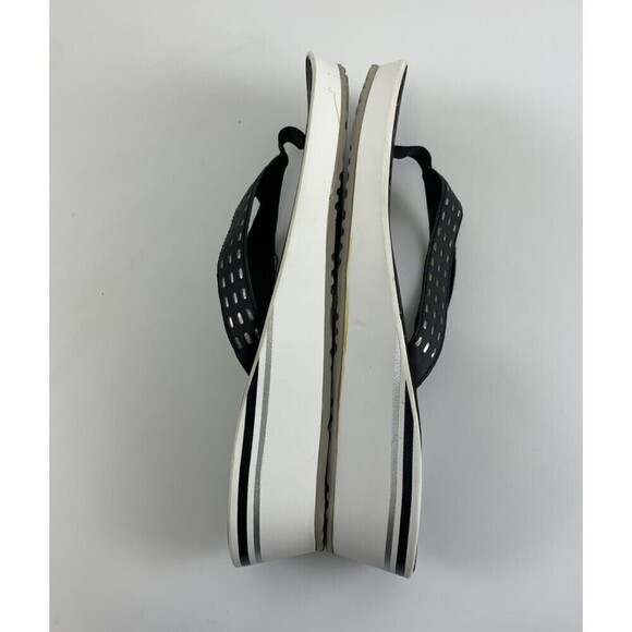 Clarks Liya Bevin Sandal Thong Slip On Low Wedge Black Metallic Cut Out Women 11 - Picture 13 of 15